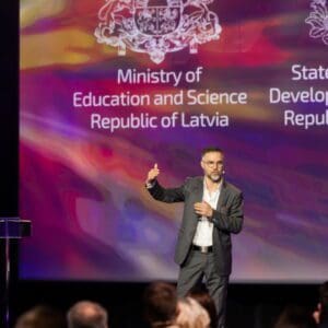 Antoni Lacinai Experte Kommunikation, Führung & Leadership Speaker Select