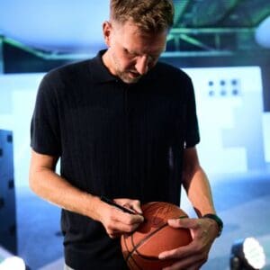 Dirk Nowitzki Speaker Select